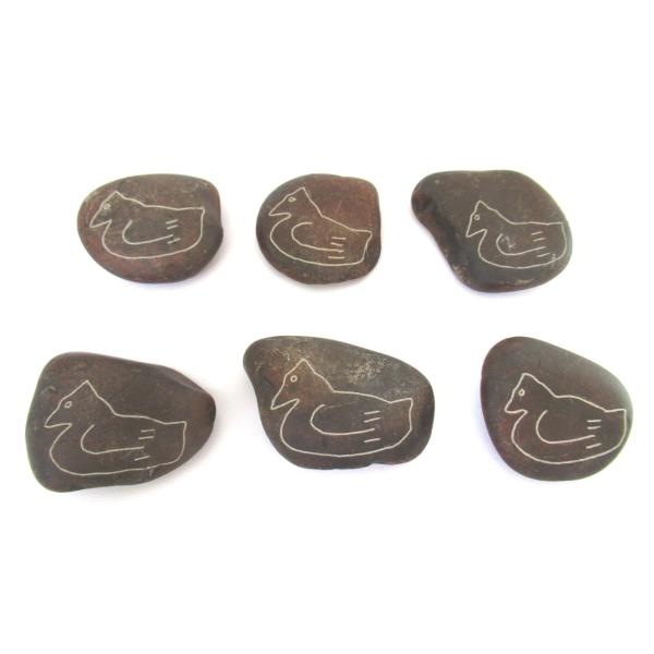 【新柄のナスカの地上絵を刻んだ石の置物 １個】 タイプ A ナチュラル サイズはアソート 自然の石に...