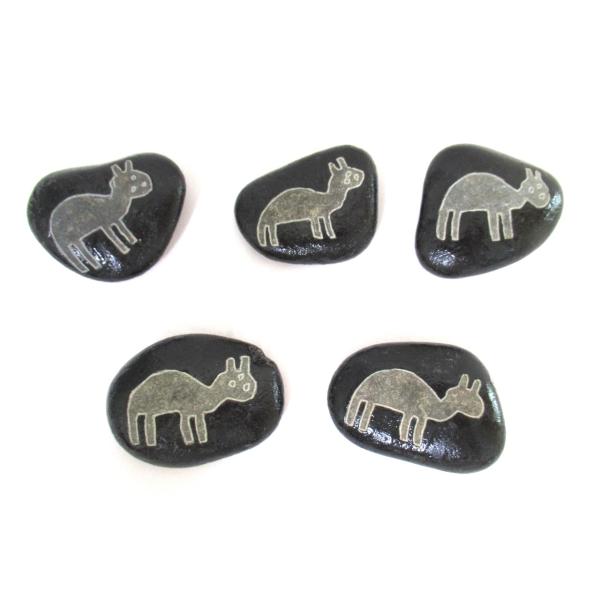 【新柄のナスカの地上絵を刻んだ石の置物 １個】 タイプ B ブラック（黒） サイズはアソート 自然の...