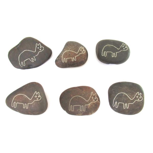 【新柄のナスカの地上絵を刻んだ石の置物 １個】 タイプ A ナチュラル サイズはアソート 自然の石に...