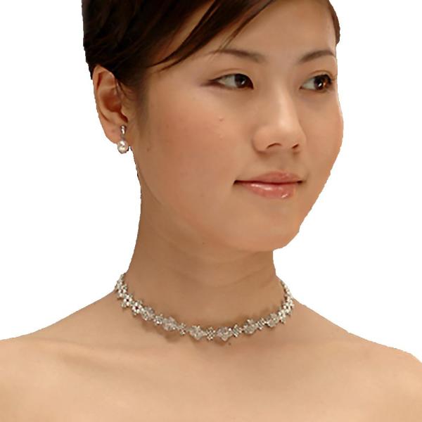 シャープな印象が個性的なネックレス＆イヤリングセット