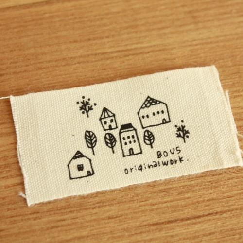 ハンドメイドに 布タグ 5枚セット 綿平織 32〜35mm横- bous 街並み（黒）