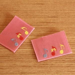 5枚セット刺繍タグ30mmピス-音符（ピンク）