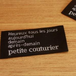 5枚セット刺繍タグ25mm横-petite couturier（黒×白）