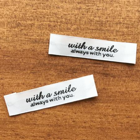 ハンドメイドに刺繍タグ5枚セット‐with a smile（白色×黒）