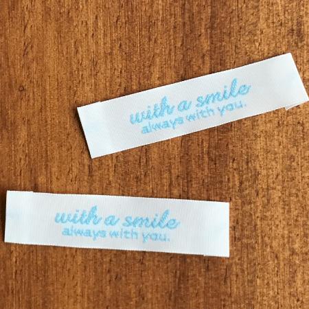 ハンドメイドに刺繍タグ5枚セット‐with a smile（白色×水色）