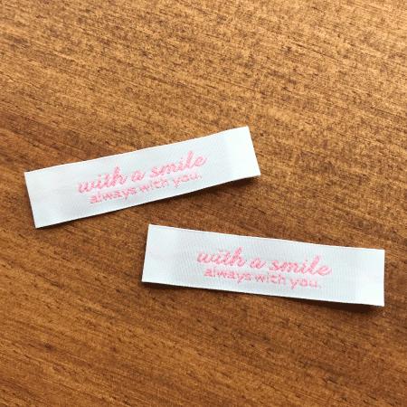 ハンドメイドに刺繍タグ5枚セット‐with a smile（白色×ピンク）