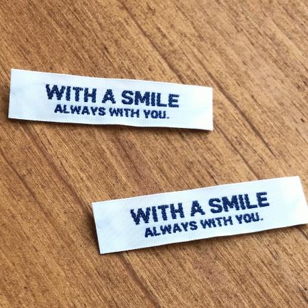 ハンドメイドに刺繍タグ5枚セット‐WITH A SMILE（白色×紺）