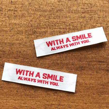 ハンドメイドに刺繍タグ5枚セット‐WITH A SMILE（白色×赤）