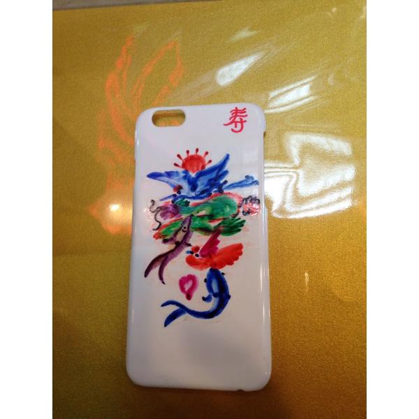 iPhone6のカバーに開運風水花文字、お客様の名前を書きます。