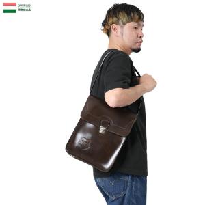 肩掛けバックとキャップ(米軍放出品) 米軍同型 フライト KIT BAG ミリタリーショップ 革ジャン 中田商店