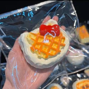 ぷにぷに 水感スクイーズ スクイーズケーキおも...の詳細画像4