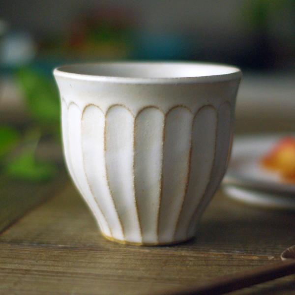 kinari しのぎ丸カップ 益子焼 湯のみ しのぎ模様 ナチュラル おしゃれ アイボリー ギフト ...