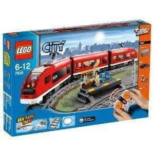 Toy / Game Power Lego (レゴ) City Passenger Train 7938 With 3 Minifigures, 1 Train Driver And 2 Pa