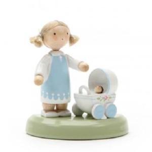 女の子とベビーカー