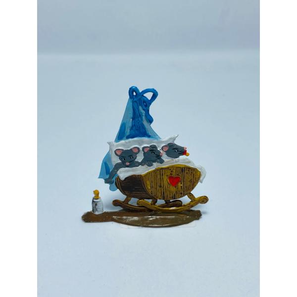 ３匹の赤ちゃんマウス