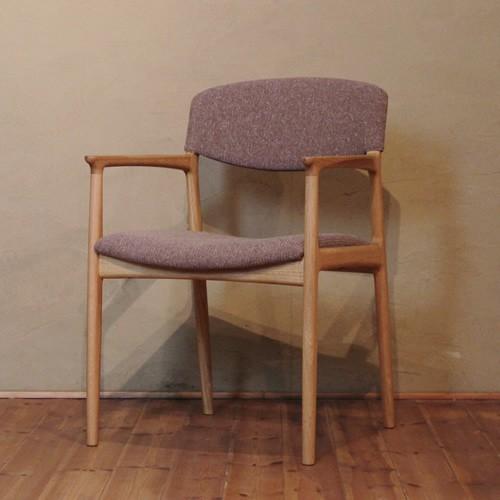 リビングチェア イージーチェア 肘掛椅子 安楽椅子 両肘付 木製 シャープ 強い 丸い ホワイトオー...