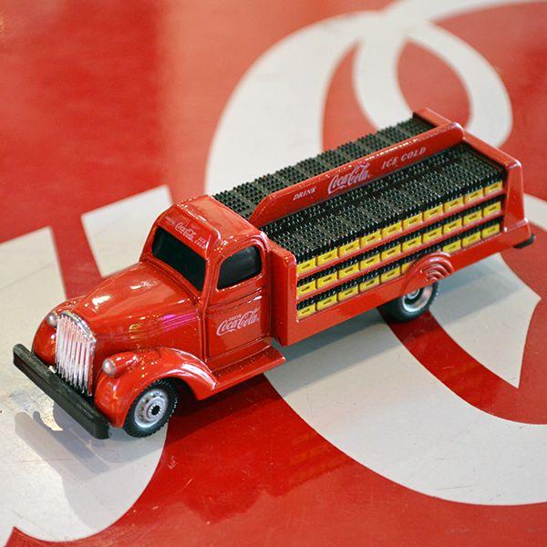 ワッペン アイロン おしゃれ 刺繍 コカコーラ Coca-Cola ミニカー 1938年 ボトルトラ...