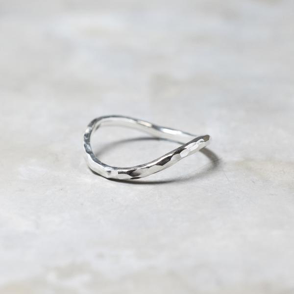 シルバーウェーブプレーンリング 1.8mm幅 槌目 3号〜27号｜WKH WAVE PLAIN RI...