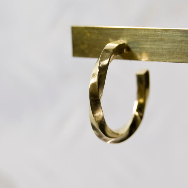 真鍮ツイストフープピアス 2.0mm幅 鏡面｜WKS TWIST HOOP PIERCED EARR...