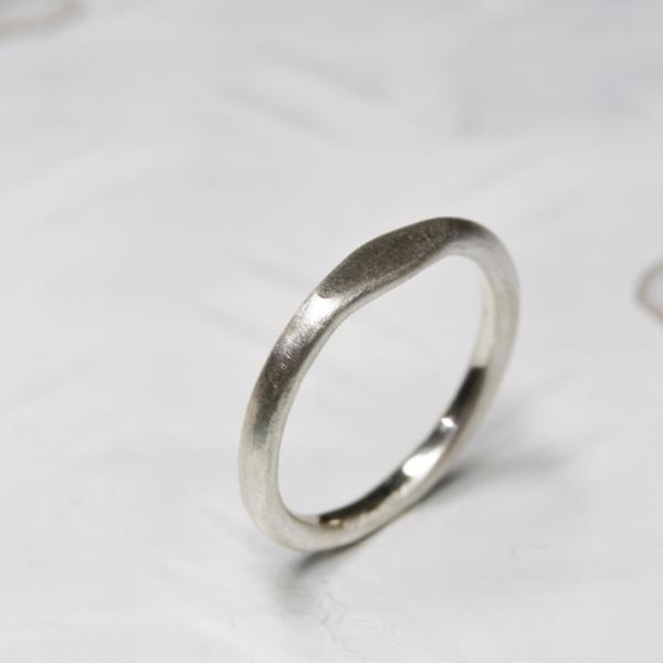 シルバーミニシグネットプレーンリング 2.0mm幅 つや消し 3号〜27号｜WKH MINI SIG...