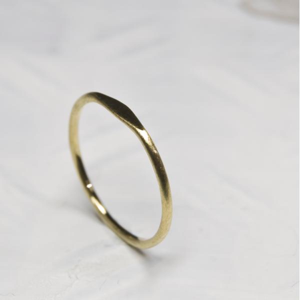 真鍮ワンポイント槌目プレーンリング 1.2mm幅 つや消し 3号〜27号｜WKS ONEPOINT ...