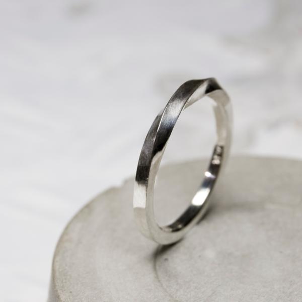 シルバーワンポイント1/2ツイストリング 1.8mm幅 鏡面 3号〜27号｜WKS ONEPOINT...