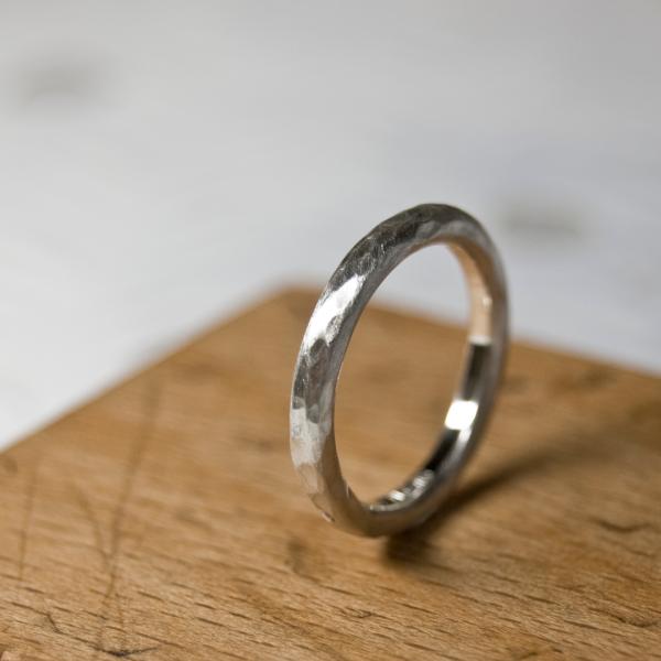 シルバーラウンドプレーンリング 2.5mm幅 つや消し槌目 3号〜27号｜WKS ROUND PLA...