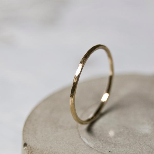 K10ゴールドプレーンリング 1.0mm幅 つや消し槌目 3号〜27号｜WKS PLANE RING...