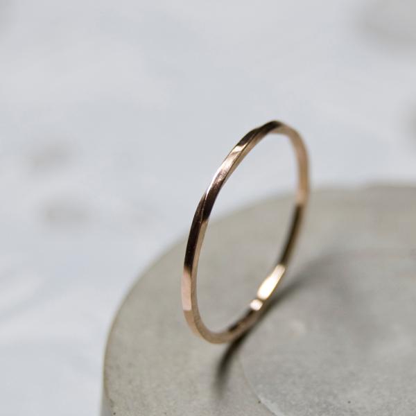 PGPピンクゴールドワンポイント1/2ツイストリング 1.0mm幅 鏡面 3号〜27号｜WKS PG...