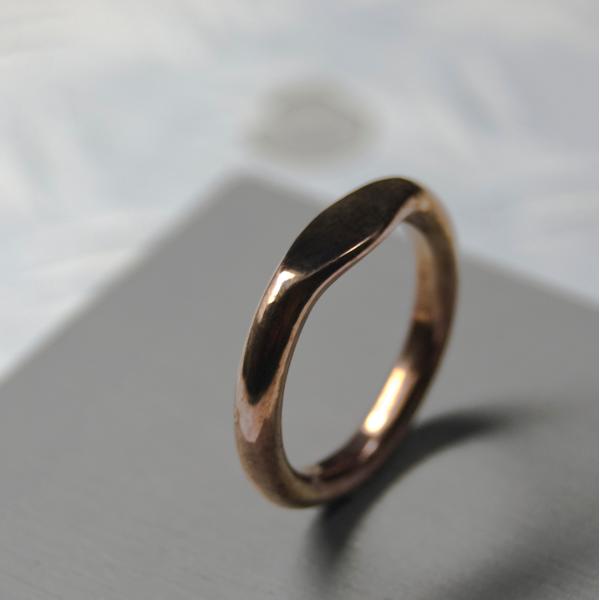 PGPピンクゴールドワンポイント槌目ラウンドプレーンリング 3.0mm幅 鏡面 3号〜27号｜WKS...