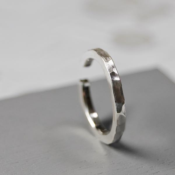 シルバーフラットイヤーカフ 2.0mm幅 つや消し槌目｜WKS FLAT EAR CUFF 2.0 ...