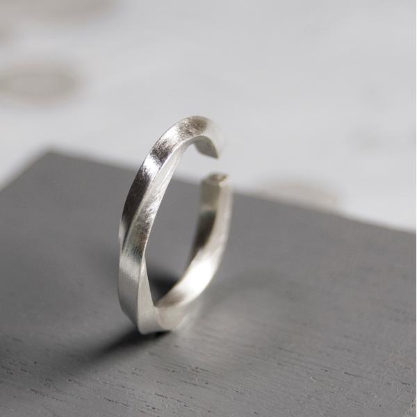 シルバーツイストイヤーカフ 2.0mm幅 つや消し｜WKS TWIST EAR CUFF 2.0 s...