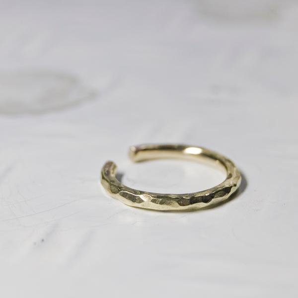 真鍮プレーンフープイヤーカフ 2.0mm幅 槌目｜WKS PLANE HOOP EAR CUFF 2...