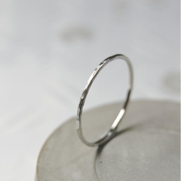 PT900プラチナプレーンリング 1.0mm幅 つや消し槌目 3号〜27号｜WKS PLANE RI...