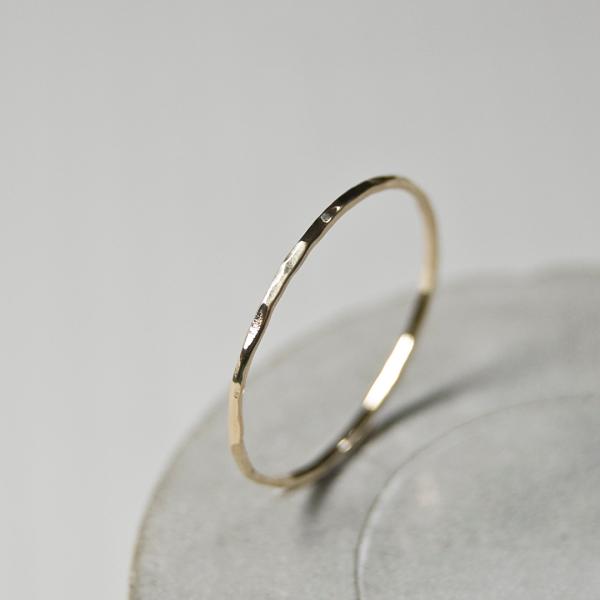 K18YGイエローゴールドプレーンリング 0.8mm幅 槌目 3号〜27号｜WKS PLANE RI...