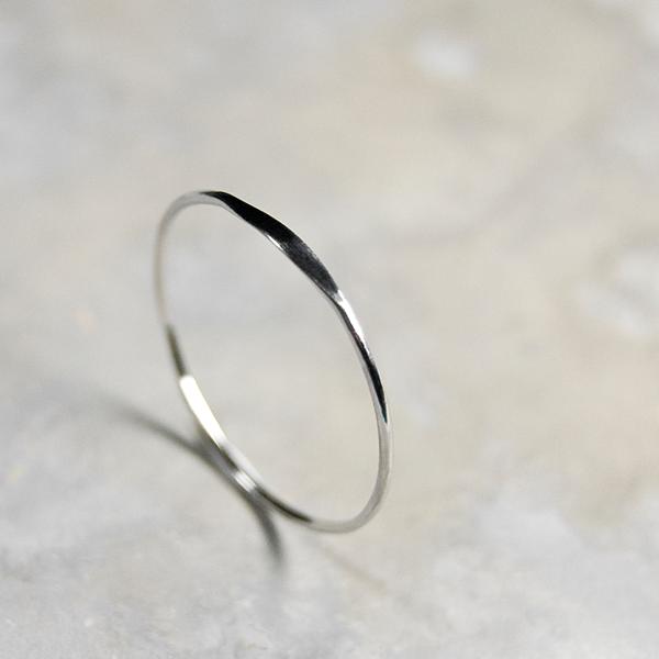 PT900プラチナワンポイント槌目プレーンリング 0.8mm幅 鏡面 3号〜27号｜WKS ONEP...