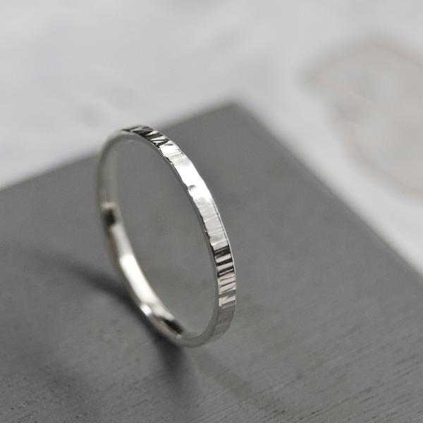 シルバーシンフラットリング 2.0mm幅 縦槌目 3号〜27号｜WKH THIN FLAT RING...