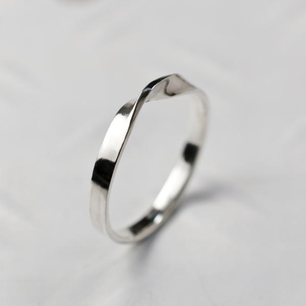 シルバーワンポイントハーフツイストリング 2.5mm幅 鏡面 3号〜27号｜WKH 1PT HALF...