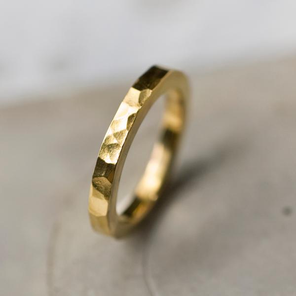 K24GPゴールドシックフラットリング 2.5mm幅 槌目 3号〜27号｜WKH K24GP THI...