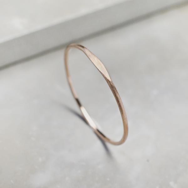 K18PGピンクゴールドワンポイント槌目プレーンリング 0.8mm幅 つや消し 3号〜27号｜WKH...