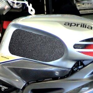 Techspec テックスペック GRIPSTER TANK GRIPS 素材：SS(スネークスキン) TUONO R 1000 RSV 1000 R APRILIA アプリリア APRILIA アプリリア｜webike02