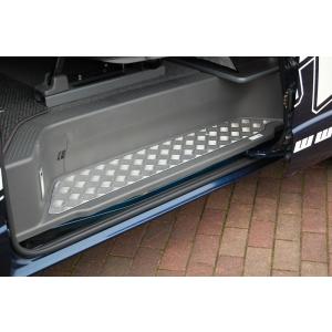 TRAVOIS トラヴォイ 200系ハイエース アルミステップカバー 装着位置：運転席側 トランポ用品