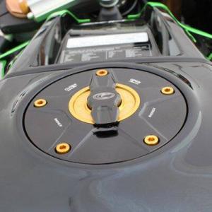 EVOTECH エボテック ラピッドタンクキャップ ボルトカラー：ゴールド / 中央部カラー：ブルー...