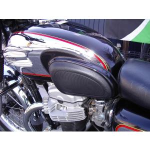 カワサキ W800 純正タンク（EJ800E） カワサキ（Kawasaki） W800 タンク 濃緑M 純正 中古 バイク 部品