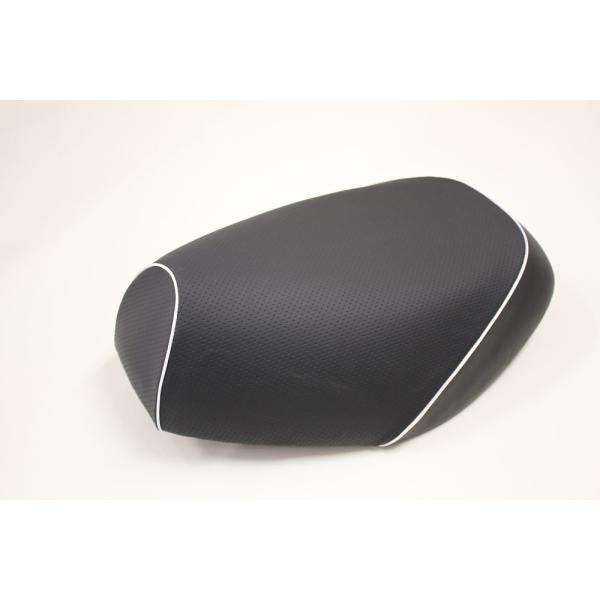 GRONDEMENT グロンドマン 国産シートカバー 被せタイプ カラー：エンボス(黒)/白パイピン...