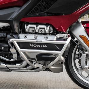 LOBOO ロブー クラッシュバー カラー：シルバー ゴールドウイング HONDA ホンダ エンジンガード フレーム