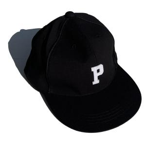 P01 / スナップバックキャップ / P CAP - BLACK / PLAY DESIGN プレイデザイン 23AW4MPCPBLK0｜websports