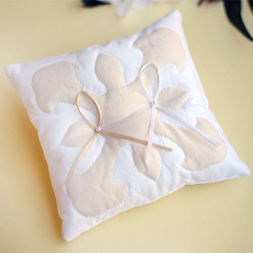 リングピロー 完成品　ハワイアンキルト　エンジェルトランペット　ホワイト　結婚式 ウェディング