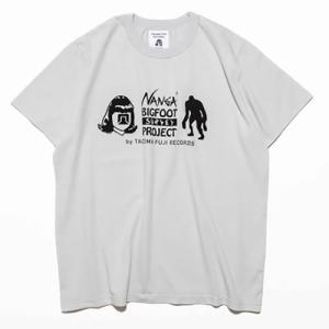 NANGA×TACOMAFUJIRECORDSBIGFOOTSURVEYPROJECTLOGOTEE　NANGA（ナンガ）（ナンガ×タコマフジレコ｜west-shop