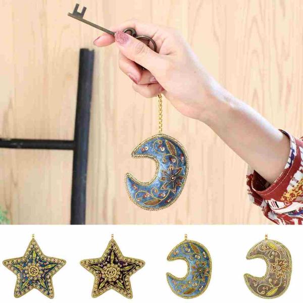 TMC　 ザリ刺繍チャーム スター/ムーン　 13123-715　キ−ホルダー